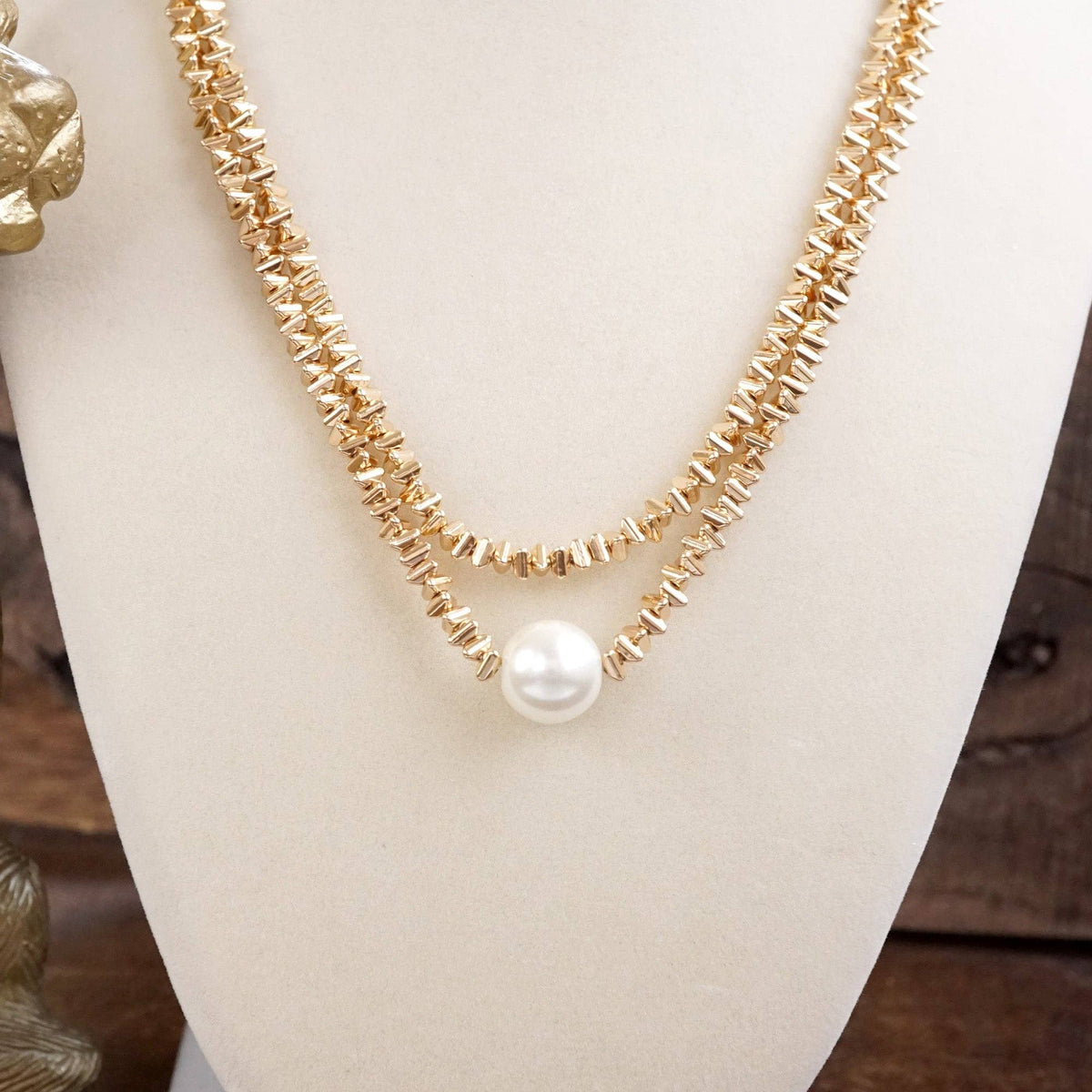 Golden Grace – Double Layer Necklace with Pearl and 3D Beads