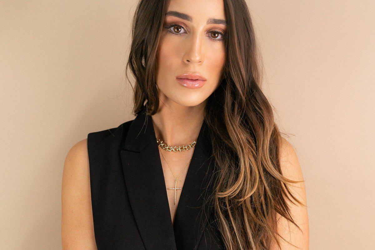 Everlasting Cross Necklace - Debs on 5th